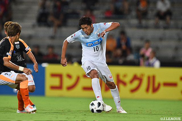 FKから同点ゴールを奪った宮澤 裕樹（札幌）。これが今シーズン初得点となった【明治安田Ｊ１ 第24節 清水vs札幌】