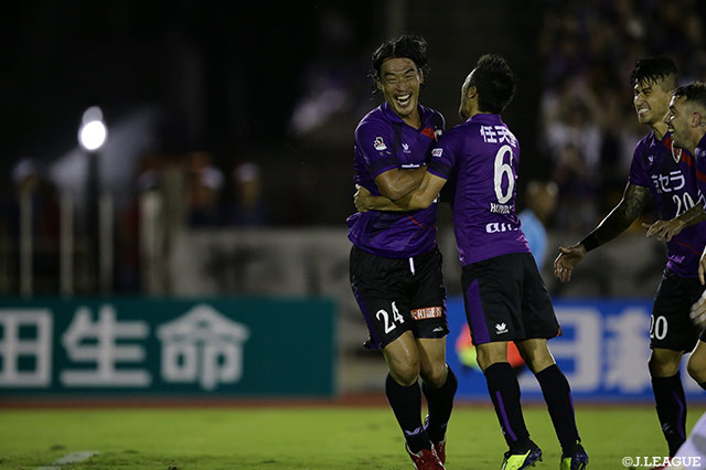 左CKからの混戦を増川 隆洋（#24）が押し込み京都が先制【明治安田Ｊ２ 第30節 京都vs甲府】