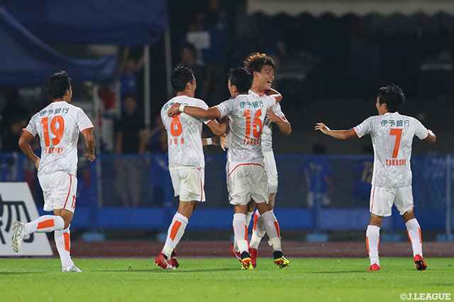 FKのボールに山﨑 浩介が頭で合わせ愛媛が先制に成功！【明治安田Ｊ２ 第30節 山形vs愛媛】