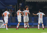 FKのボールに山﨑 浩介が頭で合わせ愛媛が先制に成功！【明治安田Ｊ２ 第30節 山形vs愛媛】