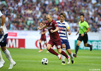 アンドレス イニエスタ（神戸）は相手の重心の逆をつくドリブルと精度の高いスルーパスでチームを牽引するも得点には繋がらなかった【明治安田Ｊ１ 第24節 神戸vs横浜FM】