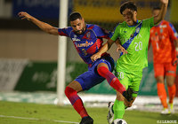 ディエゴ オリヴェイラ（FC東京）は湘南の厳しいマークに遭い3試合連続得点とはならなかった【明治安田Ｊ１ 第24節 湘南vsFC東京】