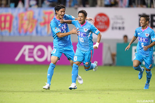 小野 裕二（#40）が放ったミドルシュートが相手DFに当たるも、角度が変わりゴールに吸い込まれホームの鳥栖が先制！【明治安田Ｊ１ 第24節 鳥栖vsＧ大阪】