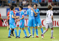 鳥栖は金崎（#44）、Ｆ・トーレス（#9）の強力2トップが揃って得点を奪い快勝を収めた【明治安田Ｊ１ 第24節 鳥栖vsＧ大阪】