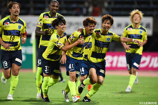 西谷 優希のクロスがオウンゴールを誘い、アウェイの栃木が試合終盤に先制ゴールを獲得！【明治安田Ｊ２ 第30節 熊本vs栃木】