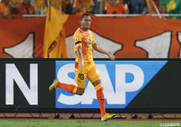 ドウグラス（清水）が胸トラップから目の覚めるようなジャンピングボレーシュートをゴール左に撃ち込み、逆転に成功！【明治安田Ｊ１ 第18節 横浜FMvs清水】