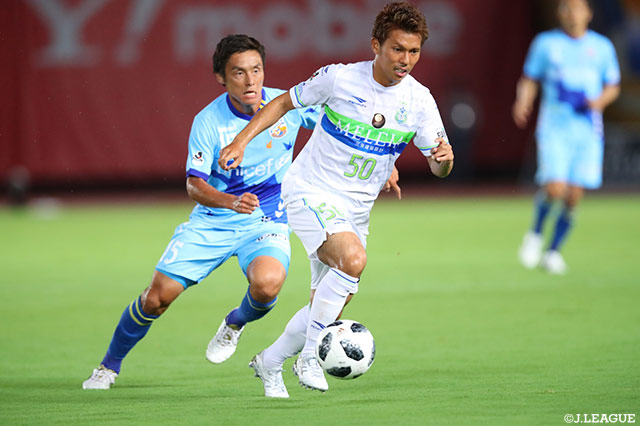 小川 慶治朗（湘南）はスピードに乗ったドリブルでチャンスを演出するなど攻撃陣を牽引した【明治安田Ｊ１ 第25節 長崎vs湘南】