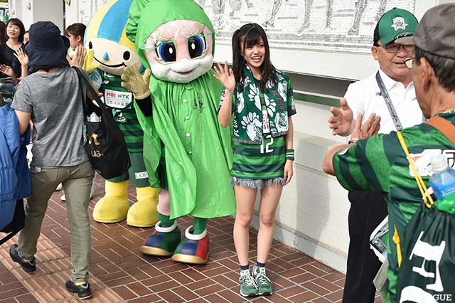 ＦＣ岐阜アンバサダーの町 音葉さん来場！笑顔でサポーターをお出迎え【明治安田Ｊ２ 第31節 岐阜vs大宮】