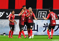 駒井 善成のクロスをに菅 大輝（#38）が頭で合わせ、ホームの札幌が幸先よく先制に成功！【明治安田Ｊ１ 第25節 札幌vs神戸】