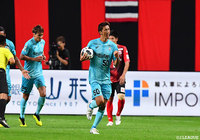 コーナーキックのボールに長沢 駿（#50）が頭で合わせる！一度は弾かれるも再度押し込み神戸が一点を返す。長沢にとっては移籍後初ゴールとなった【明治安田Ｊ１ 第25節 札幌vs神戸】