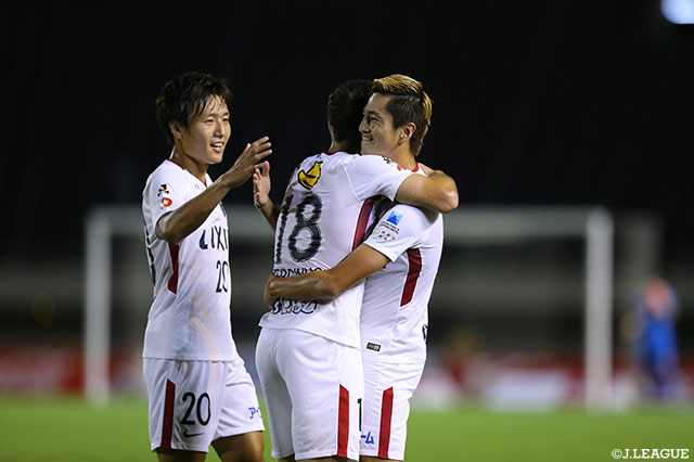 セルジーニョ（#18）と鈴木 優磨（右）でカウンターを仕掛け、最後はセルジーニョがフィニッシュ！アウェイの鹿島が先制する【明治安田Ｊ１ 第25節 広島vs鹿島】