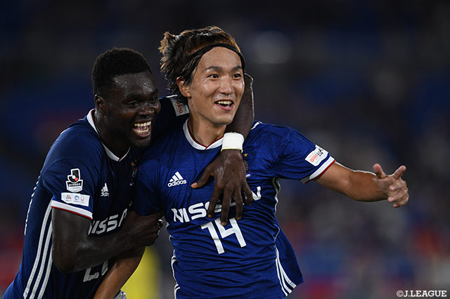 天野 純（横浜FM/#14）が得意の左足でコースを正確に狙ったシュートを放つとこれがゴール右に決まり追加点をゲット！【明治安田Ｊ１ 第25節 横浜FMvs柏】