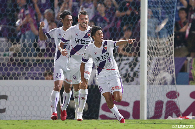 67分のCKから最後は重廣 卓也（#8）がネットに突き刺し京都が同点に追いつく！【明治安田Ｊ２ 第31節 横浜FCvs京都】