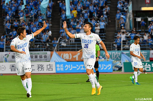 こぼれ球をバラル（#26）が落ち着いて流し込み、徳島が先制点を奪取！【明治安田Ｊ２ 第31節 讃岐vs徳島】