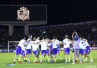 逆転勝利を収めた広島が、敗れた2位の川崎Ｆとの勝点差を9に広げた【明治安田Ｊ１ 第25節 広島vs鹿島】