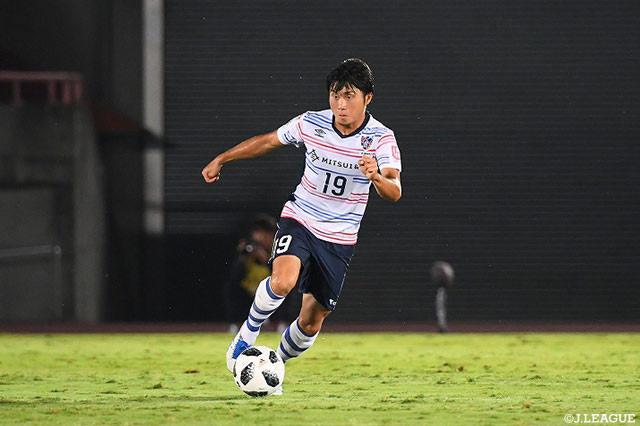 左サイドを抜け出した平岡 翼（Ｆ東23）のクロスがゴール方向に流れ、GKの頭上を抜いてそのままゴールに吸い込まれる！【明治安田Ｊ３ 第21節 富山vsF東23】