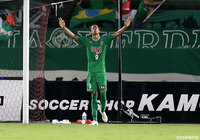 左からのクロスをドウグラスヴィエイラ（東京Ｖ）が左足で合わせ先制点を奪取！【明治安田Ｊ２ 第31節 金沢vs東京Ｖ】