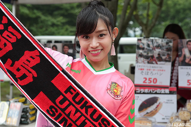 グッズを身に纏い、応援の準備は万端♪【明治安田Ｊ３ 第21節 福島vsC大23】