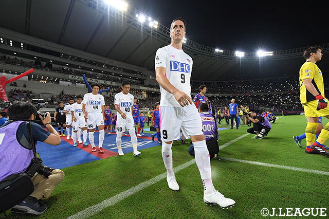 前節待望のＪ１初ゴールを挙げ2戦連発を期待されたフェルナンド トーレス（鳥栖）であったがネットを揺らすことはできなかった【明治安田Ｊ１ 第25節 FC東京vs鳥栖】