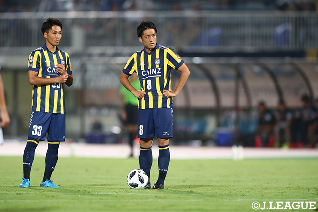 風間 宏希（群馬/#8）が先制ゴールとなる直接FKを沈めチームの勝利に貢献した【明治安田Ｊ３ 第21節 群馬vsG大23】