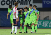 ペナルティエリア手前から松田 天馬（#18）が左足を振り抜く！鋭い弾道のシュートがゴール左隅に吸い込まれ湘南が先制に成功！【ルヴァンカップ 準々決勝　第1戦 湘南vsＣ大阪】