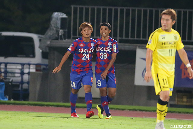 同点に追いつかれた直後、途中出場の曽根田 穣（甲府/#24）が勝ち越しゴールを獲得！【ルヴァンカップ 準々決勝　第1戦 甲府vs柏】