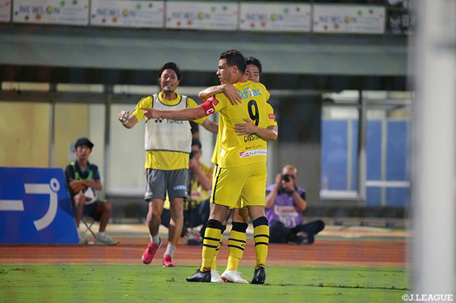 クリスティアーノ（#9）がCKの競り合いを制して頭で合わせ柏が試合終了間際に同点に追い付く！【ルヴァンカップ 準々決勝　第1戦 甲府vs柏】