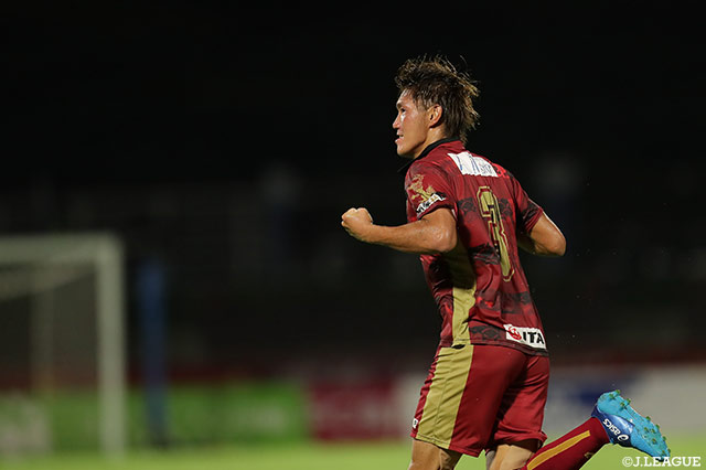 35分、左からのCKは弾かれるも味方の浮き球に最後は西岡 大志が押し込んで琉球が勝ち越し！【明治安田Ｊ３ 第22節 琉球vsF東23】