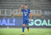 ウタカと2トップを組んだバラル（徳島）もこの試合で2ゴールをマーク！【明治安田Ｊ２ 第32節 徳島vs栃木】