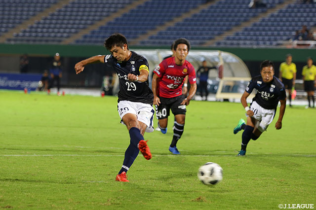 薗田 卓馬（鹿児島）は後半に得たPKを決め前節に続きこの試合でも得点を奪ってみせた【明治安田Ｊ３ 第22節 鹿児島vs福島】