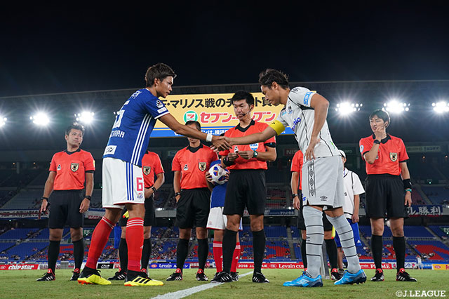 横浜FMは扇原 貴宏が、Ｇ大阪は遠藤 保仁がそれぞれキャプテンマークを巻く【ルヴァンカップ 準々決勝　第2戦 横浜FMvsＧ大阪】