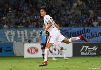 山本 脩斗のヘディングシュートはクロスバーに当たりながらもゴールに吸い込まれる！アウェイの鹿島が貴重な先制点を奪取【ルヴァンカップ 準々決勝　第2戦 川崎Ｆvs鹿島】