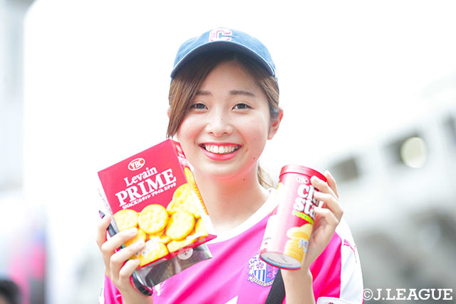 ルヴァンプライムSとチップスターを両手に持ってパシャリ♪【ルヴァンカップ 準々決勝　第2戦 Ｃ大阪vs湘南】