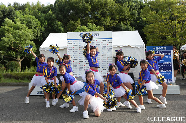 町田の勝利のために元気に踊って盛り上げるよ♪【明治安田Ｊ２ 第32節 町田vs水戸】