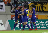 前半43分にこぼれ球にいち早く反応した小林 成豪（#16）が左足で鋭いシュートを放ち山形が先制！【明治安田Ｊ２ 第32節 山口vs山形】