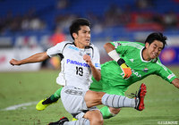 一美 和成（Ｇ大阪）がバックパスを奪い、飛び出したGKを冷静にかわし、無人のゴールに流し込む！【ルヴァンカップ 準々決勝　第2戦 横浜FMvsＧ大阪】