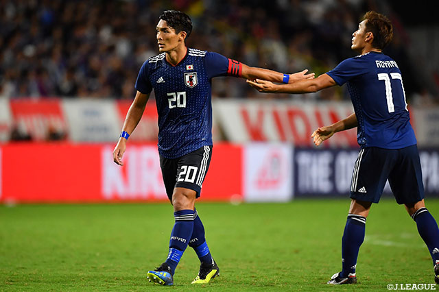 88分、青山 敏弘（広島）からキャプテンマークを引き継ぐ槙野 智章（浦和）。見事、無失点勝利に貢献した【国際親善試合：日本vsコスタリカ】