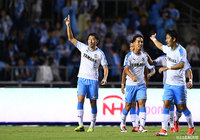 櫻内 渚（磐田/#5）がこぼれ球を浮かさないように体を倒しながらシュートを蹴り込み、先制点を奪取！【明治安田Ｊ１ 第26節 Ｃ大阪vs磐田】