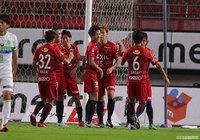 西 大伍からの柔らかいクロスを土居 聖真が頭で押し込んでホームの鹿島が先制！【明治安田Ｊ１ 第26節 鹿島vs湘南】