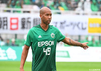 得点を奪いたい松本は前節劇的ゴールを決めたジネイを75分に投入【明治安田Ｊ２ 第33節 松本vs山口】