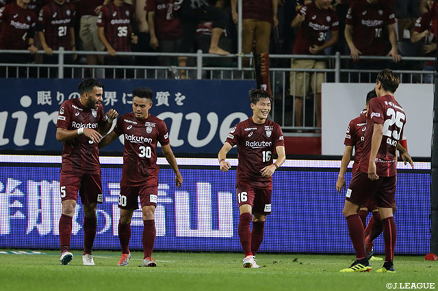 35分、古橋 亨梧（神戸/#16）が相手DFをかわして左足を振り抜くとGKに阻まれるも、ポストに当たってゴールに吸い込まれる！【明治安田Ｊ１ 第26節 神戸vsＧ大阪】