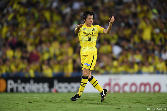 瀬川 祐輔（柏）が左足を一閃！地を這うような鋭いシュートがゴール右隅に突き刺さり、1点差に詰め寄る！【明治安田Ｊ１ 第26節 柏vs清水】