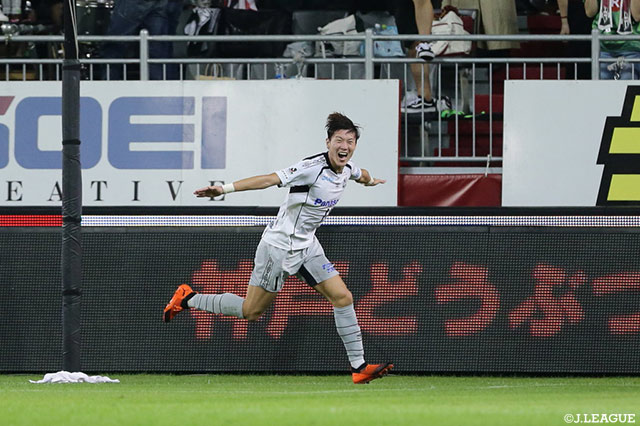 後半23分、ファンウィジョ（Ｇ大阪）が倉田のパスに合わせて逆転に成功！【明治安田Ｊ１ 第26節 神戸vsＧ大阪】