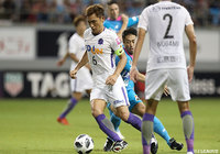 前線への正確なロングフィードで攻撃のリズムを作る青山 敏弘（広島）【明治安田Ｊ１ 第26節 鳥栖vs広島】