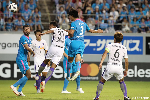 安在 和樹のクロスに高橋 祐治がドンピシャで合わせ、鳥栖が試合終盤にゴールを奪う！高橋にとっては嬉しいＪ１初ゴールとなった【明治安田Ｊ１ 第26節 鳥栖vs広島】