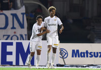 左サイドからのクロスに鈴木 武蔵が体で押し込み、アウェイの長崎が開始早々に先制点をあげる【明治安田Ｊ１ 第26節 名古屋vs長崎】