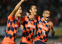 CKのチャンスに河本 裕之（#3）が頭で合わせ、大宮が土壇場でリードを奪う！【明治安田Ｊ２ 第33節 大宮vs町田】