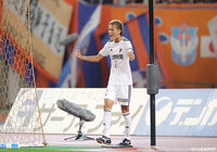 26分に同点ゴールを決めた山本 義道（金沢）。山本はこれがプロ初ゴール！【明治安田Ｊ２ 第33節 新潟vs金沢】