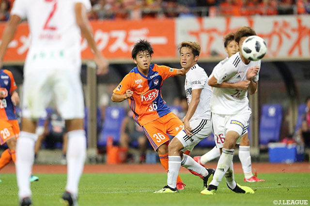 リーグ戦で初めてメンバー入りを果たした本間 至恩が土壇場で決勝弾を奪う！【明治安田Ｊ２ 第33節 新潟vs金沢】