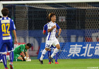 曽根田 穣（甲府）がGKの逆を突いたシュートを決め、同点に追い付く【明治安田Ｊ２ 第33節 山形vs甲府】